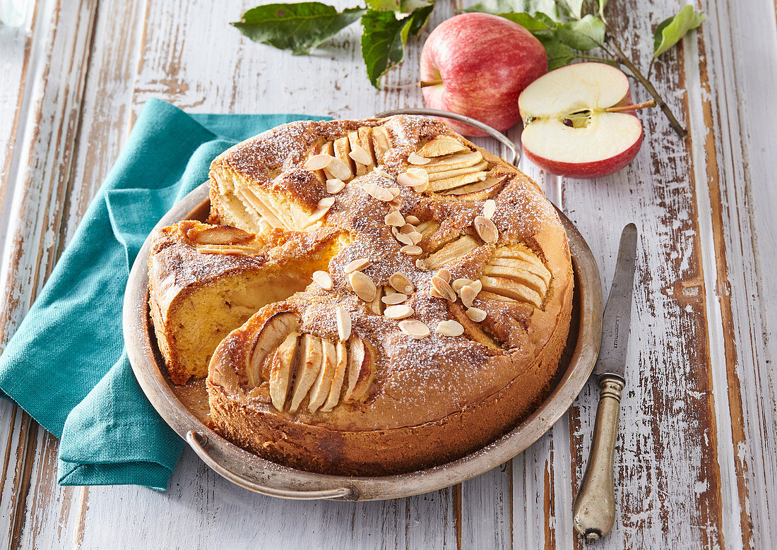 Klassischer Apfelkuchen mit Mandeln