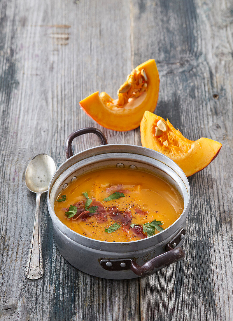 Gebackene Kürbissuppe mit Schinken