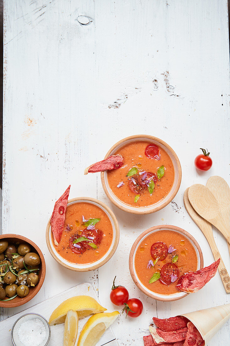 Melonen-Tomaten-Gazpacho mit Zitronen-Olivenöl