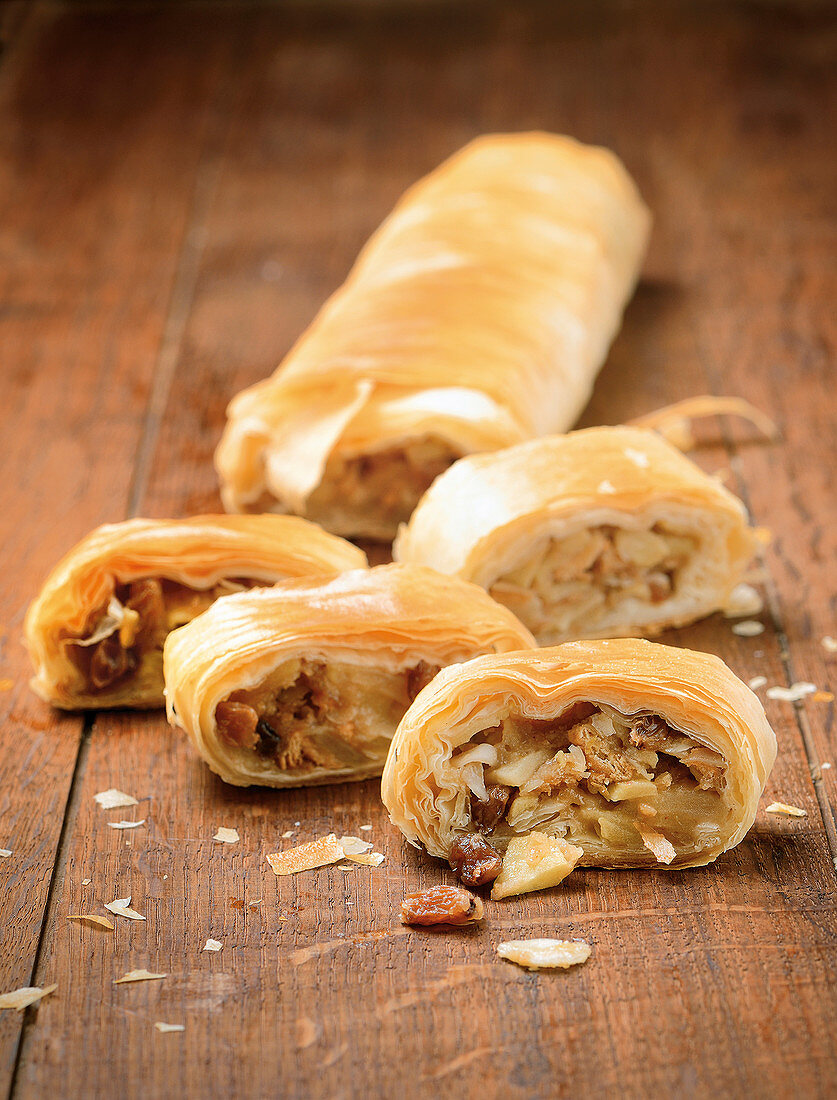 Apple strudel with almonds and raisins