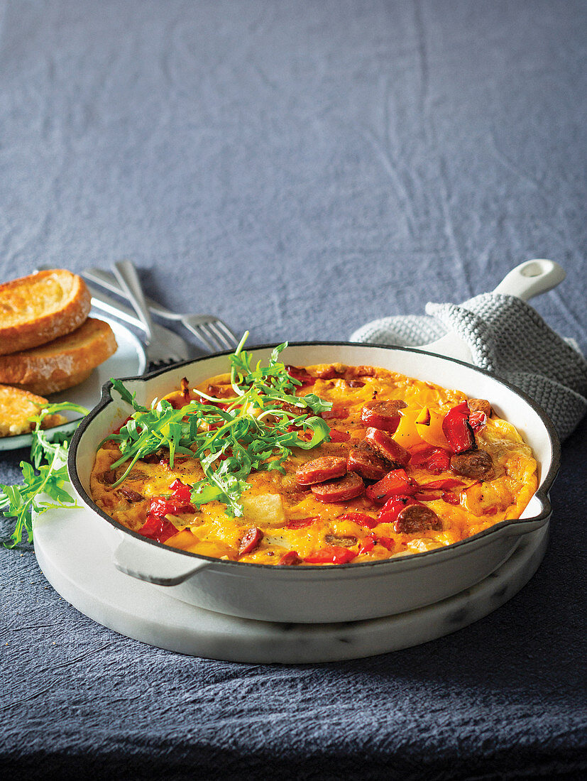 Spanische Ofenfrittata mit Chorizo und Paprika