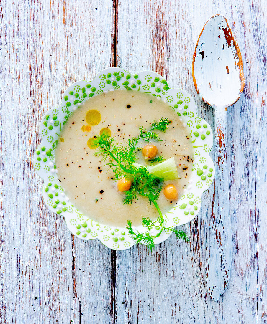 Kichererbsensuppe mit Fenchelgrün