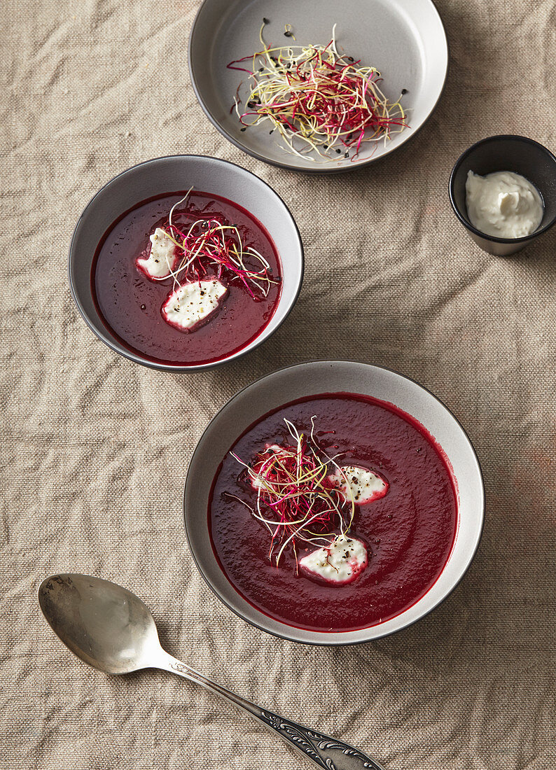 Beet cream with goat cheese