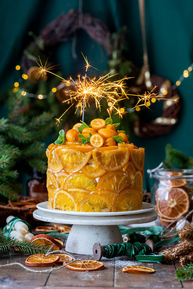 Zitrus-Weihnachtstorte mit kandierten Orangen
