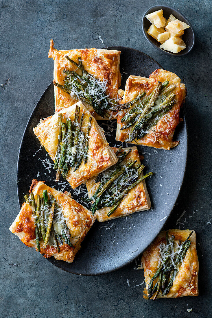 Asparagus puff pastry slices