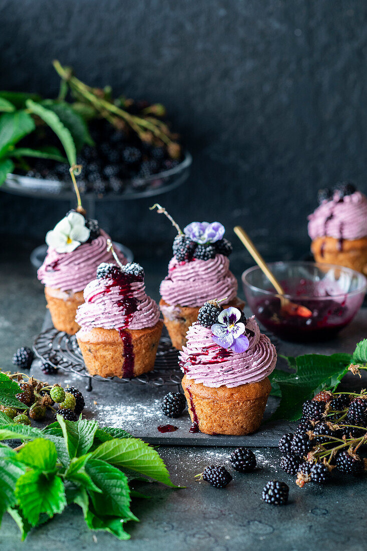 Blackberry cupcakes