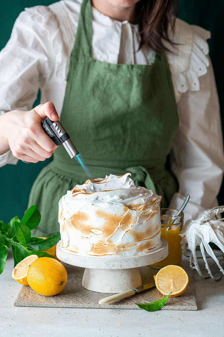 Zitronen-Baiser-Torte mit Mohn und Lemon Curd