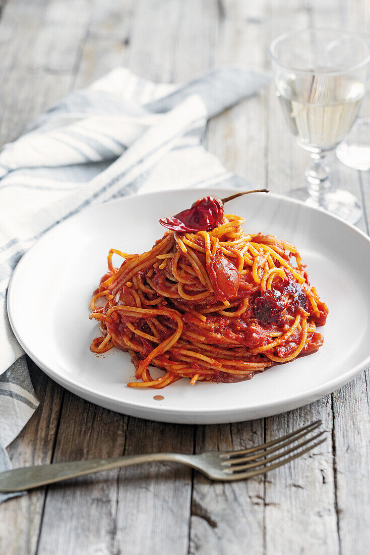 Spaghetti all'Assassine (Spaghetti in Tomatensauce, Italien)