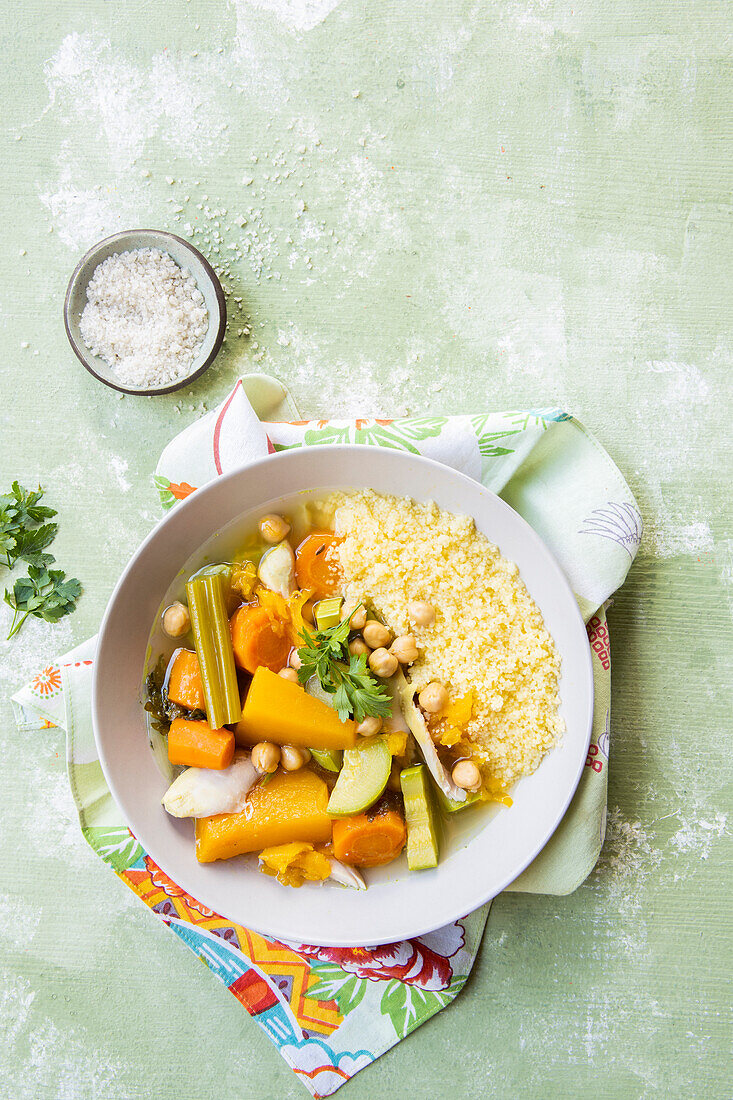 Hühnersuppe mit Kürbis und Couscous