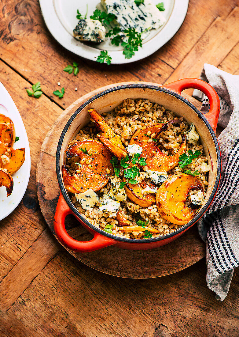 Graupen-Kürbis-Risotto mit Blauschimmelkäse