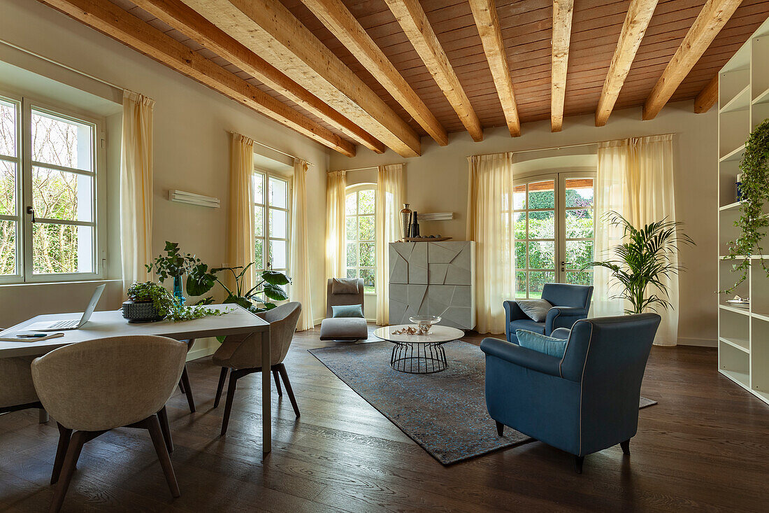 A living room with woodbeamed ceiling