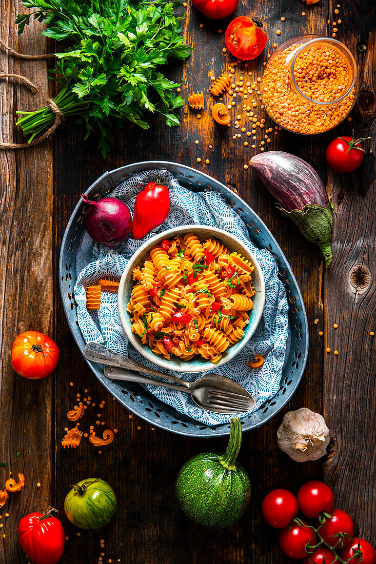 Lentil noodles with tomatoes