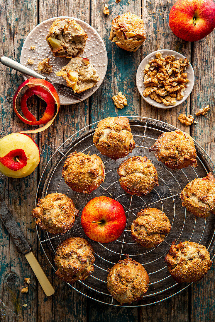 Panettone muffins with apples and walnuts