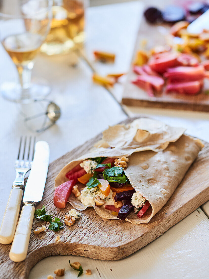 Galette mit Rote-Bete gelbe Bete und Blauschimmelkäse