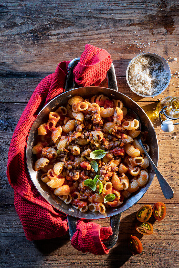 Elbow macheronni with vegan bolognese