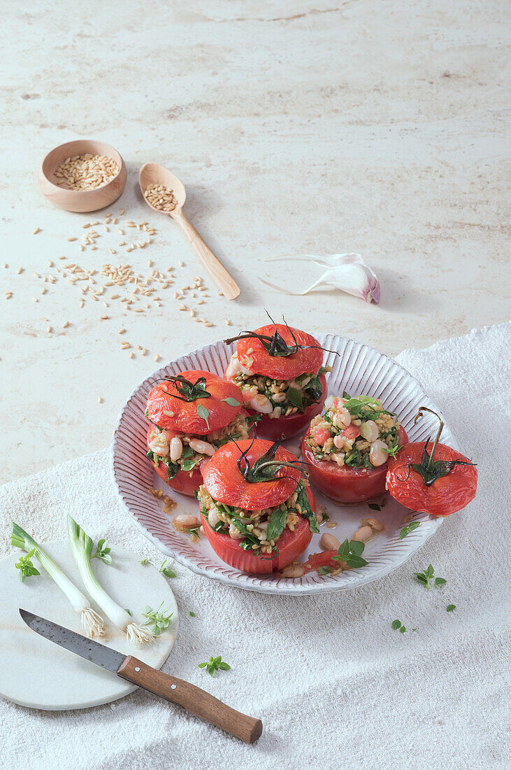 Stuffed tomatoes with oats