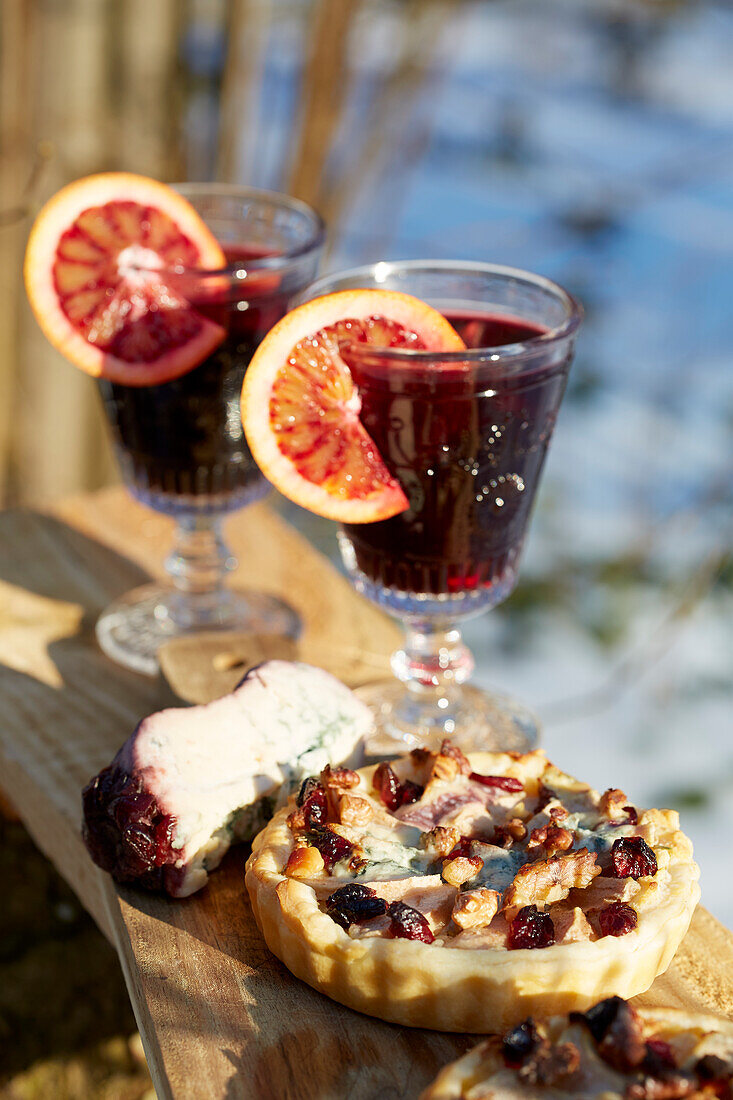 Pear and cheese tartlet served with mulled wine