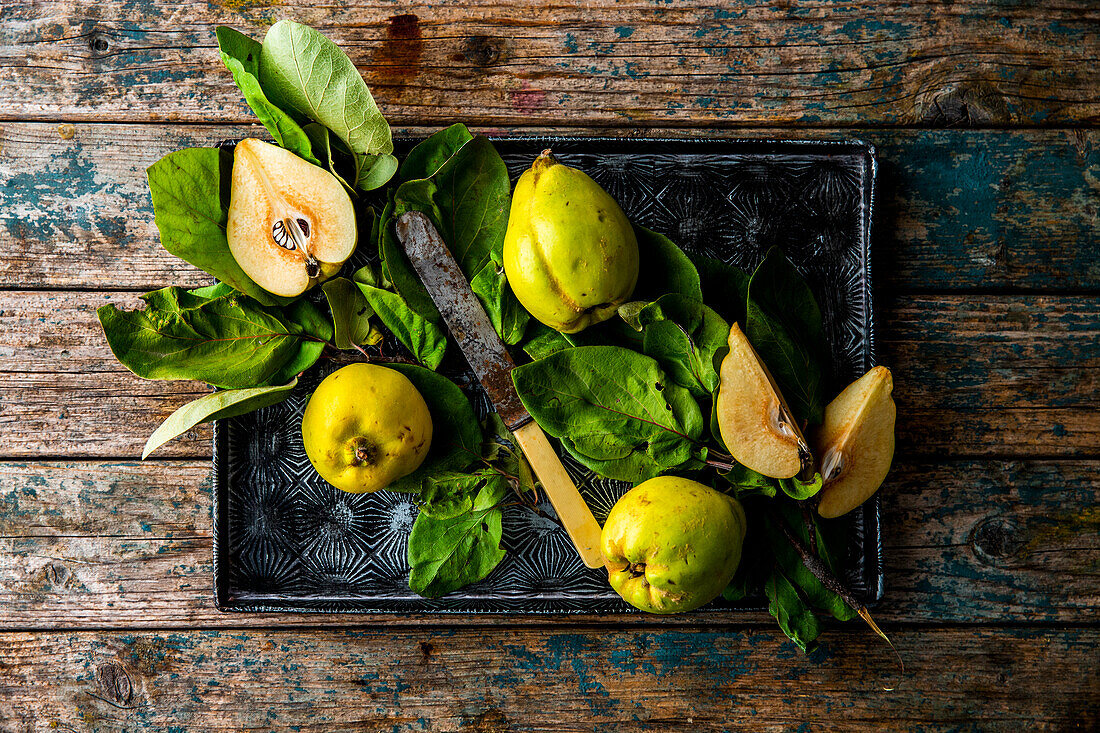 Fresh quinces with leaves