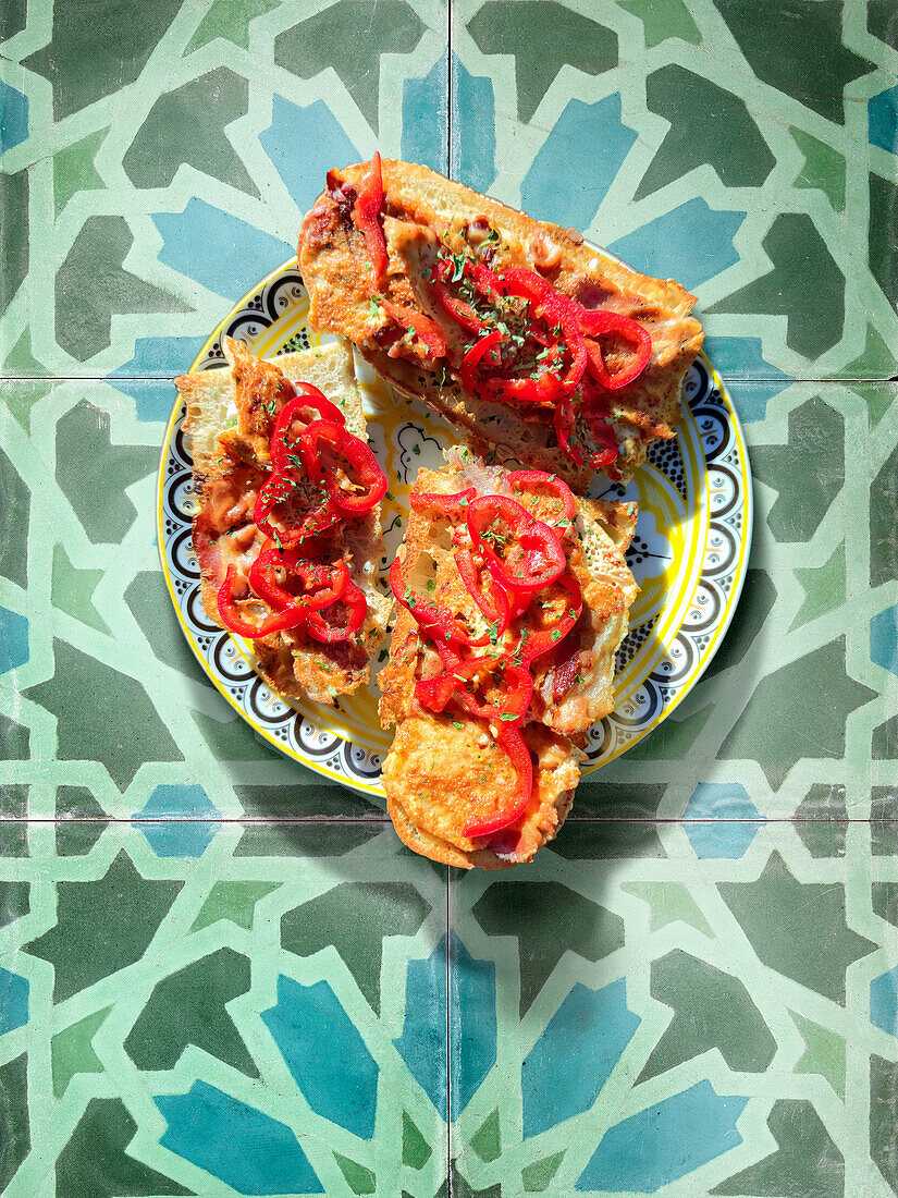 Crostini mit Rührei und Paprika