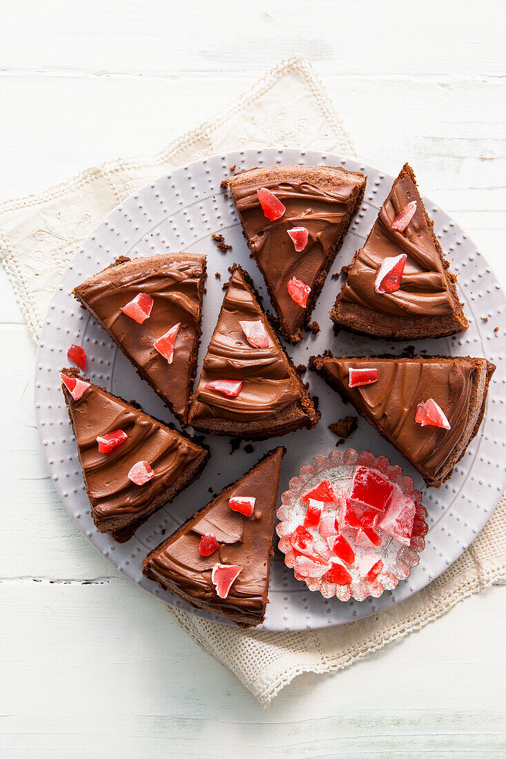 Schokoladenkuchen mit Sauerrahm, Schokoglasur und Turkish Delight