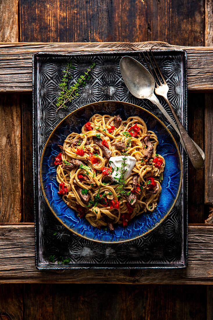 Steinpilz-Spaghettini mit Rindfleisch und Crème fraîche