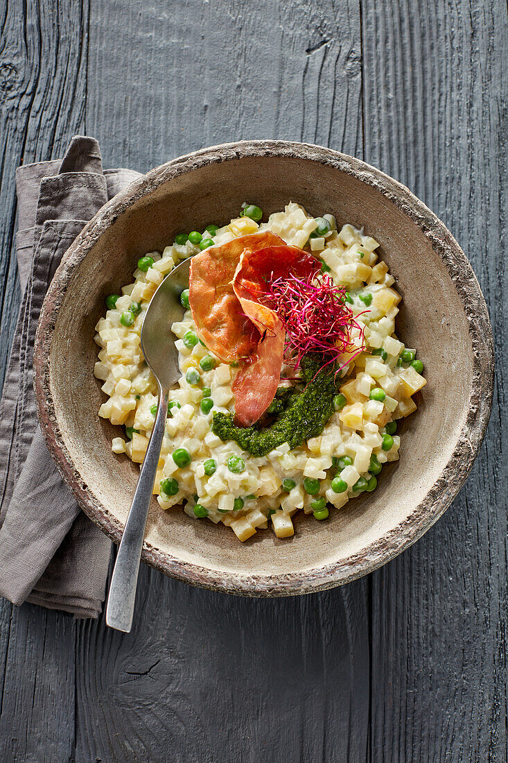 Bete-Kohlrabi-Risotto mit Parmaschinken