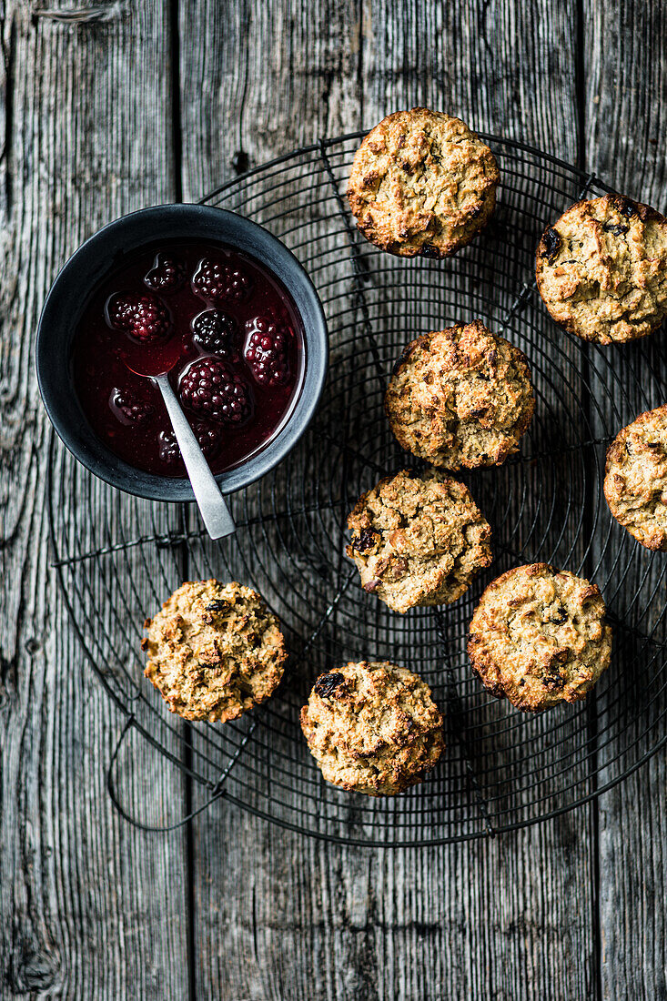Fruity muffins with blackberry compote