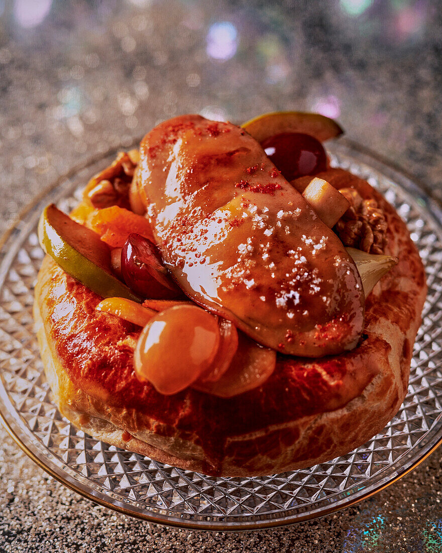 Brioche tartlet with roasted goose liver and vegetables (Close Up)