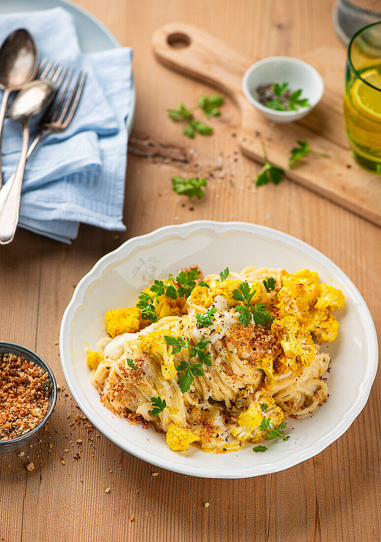 Spaghetti with cauliflower and butter crumbs