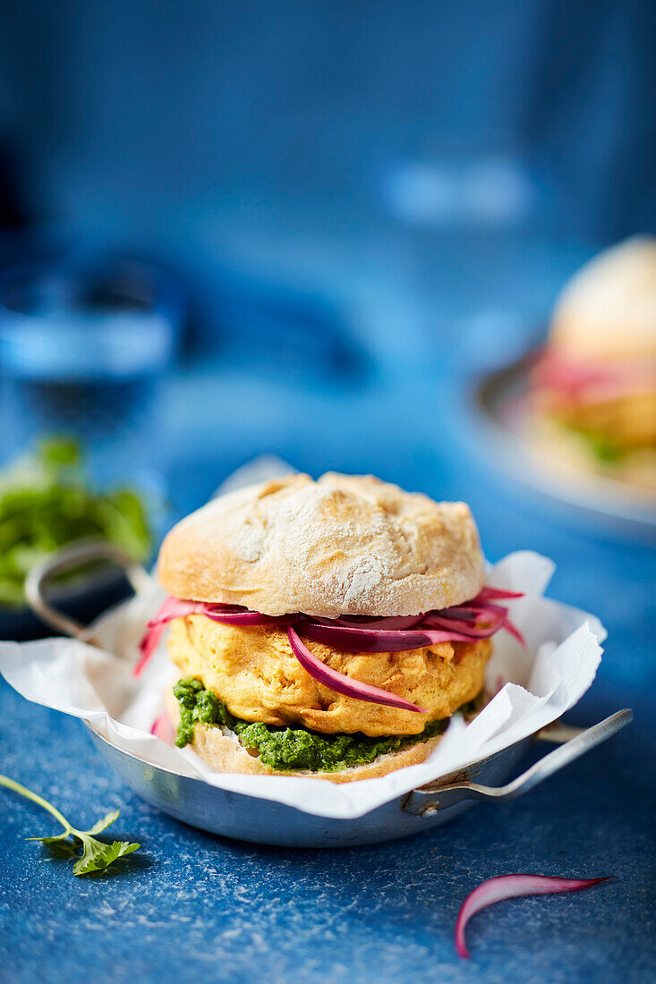 An onion bhaji burger