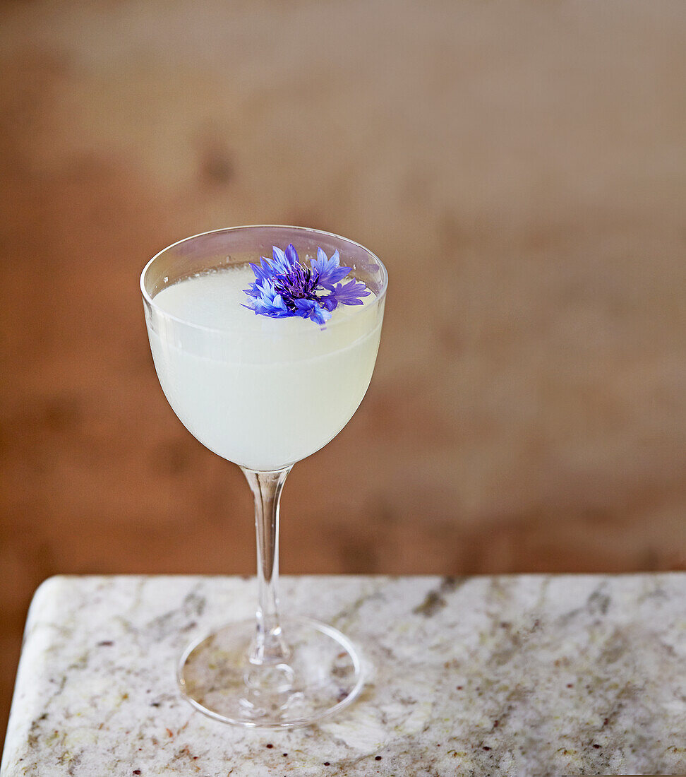 Bacalar cocktail with lemongrass, mezcal and chardonnay