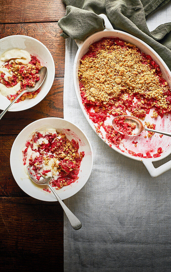 Apfel-Beeren-Crumble