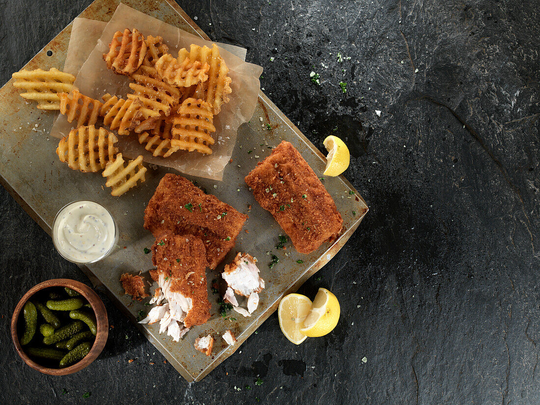 Fisch in Brezelkruste mit Gitterkartoffeln