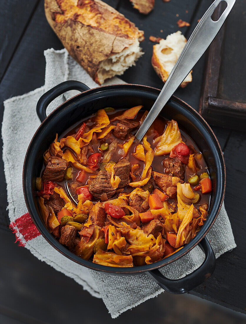 Herbstliches Weißkohl-Gulasch