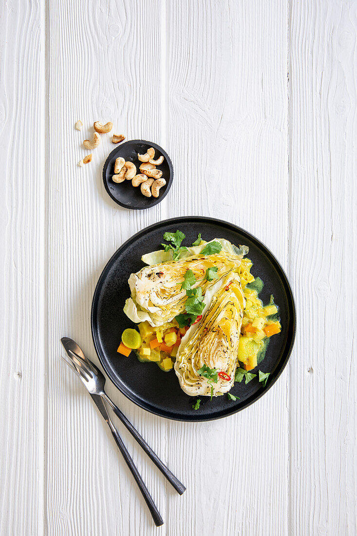 Oven-baked pointed cabbage with curry sauce