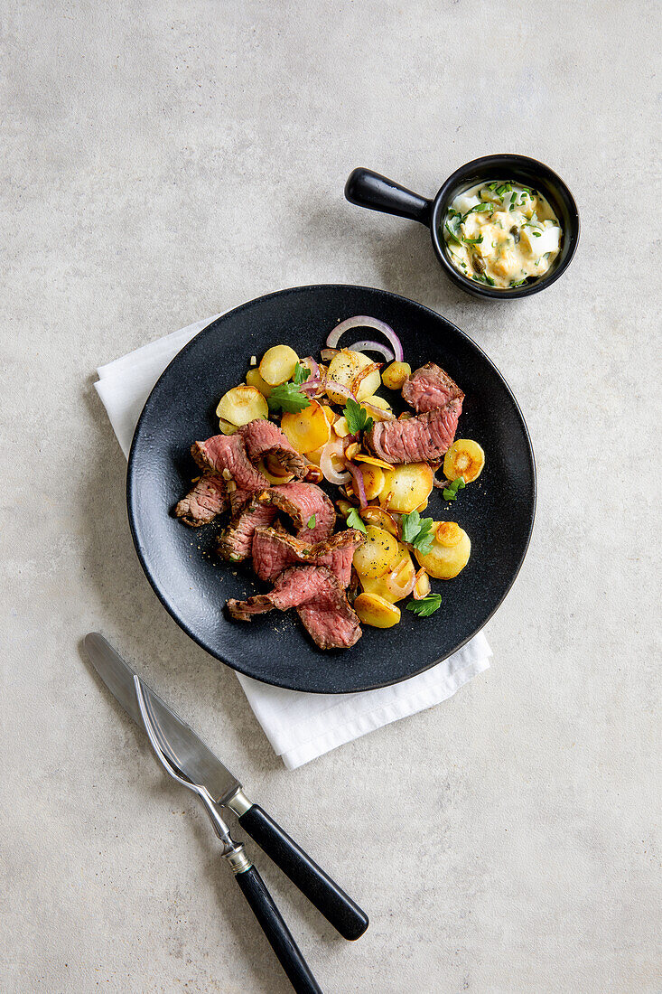 Roast beef with low carb roasted potatoes