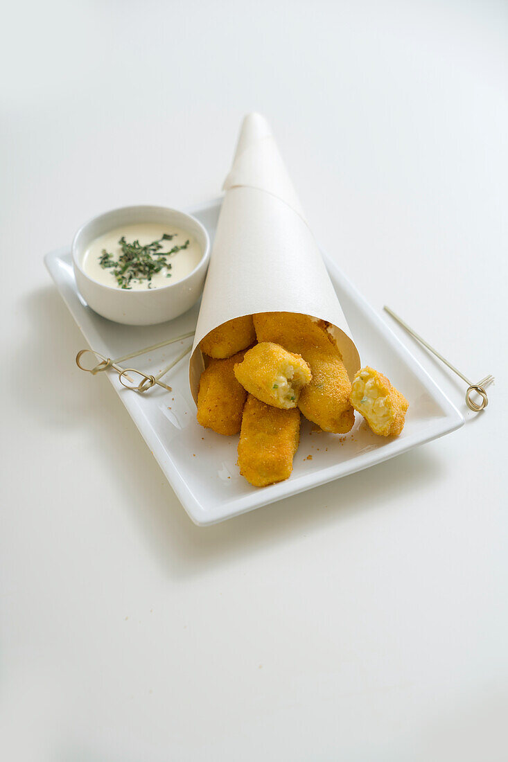 Fish nuggets with yoghurt mayonnaise