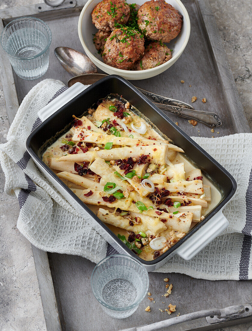 Gratin cranberry, honey and parsley roots with meatballs