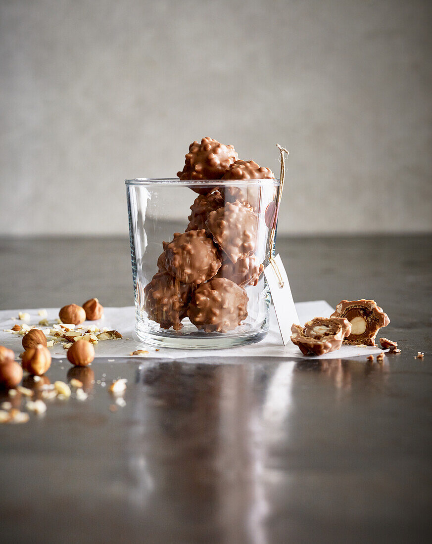 Hazelnut crispy balls