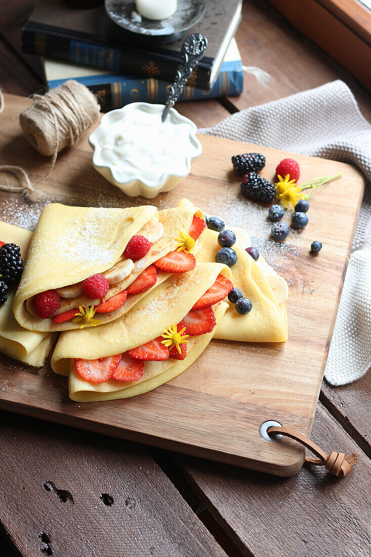 Crêpes with berry filling