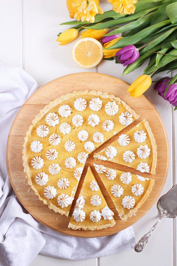Lemon tart with meringue dots
