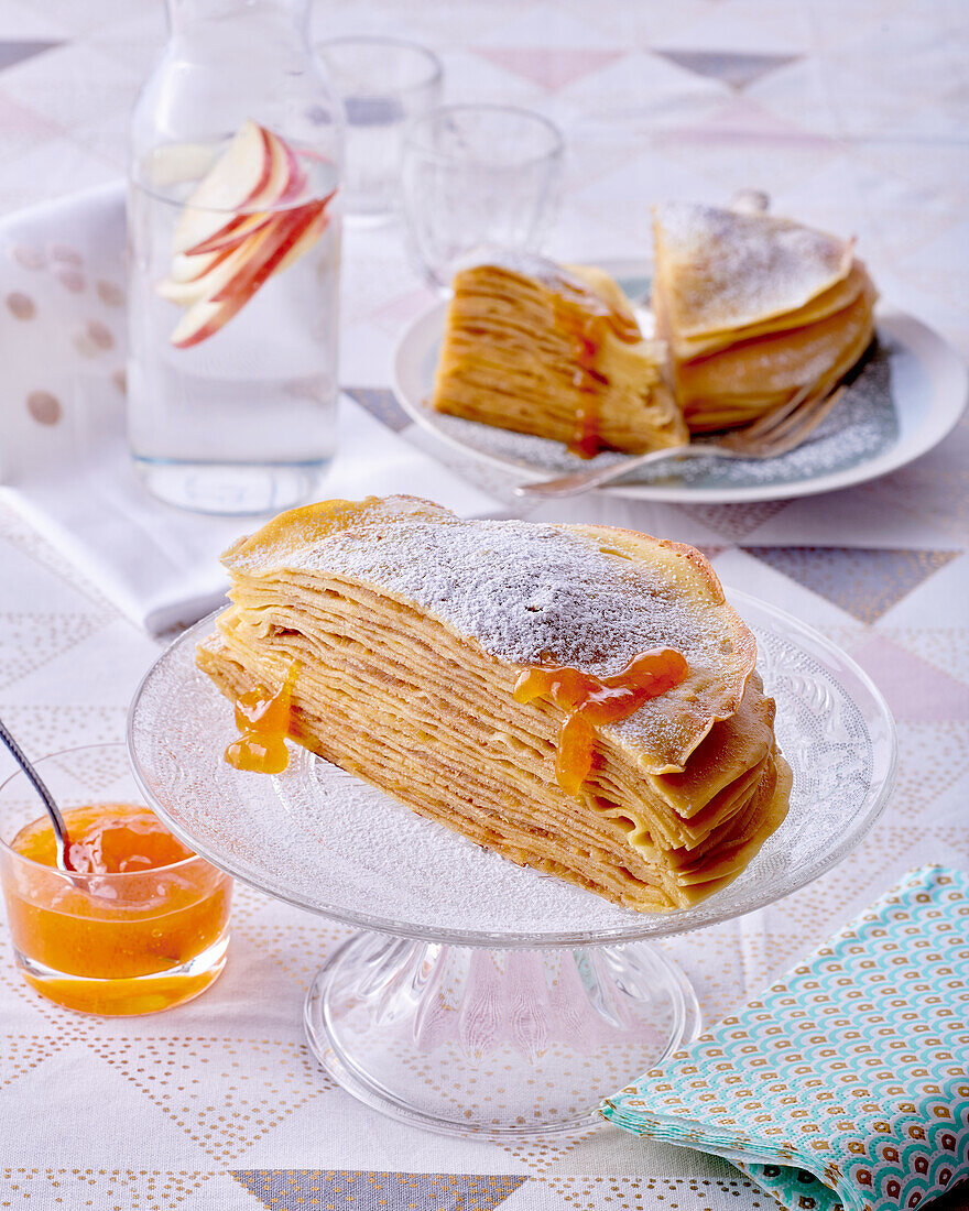 Crepestorte mit Aprikosenmarmelade