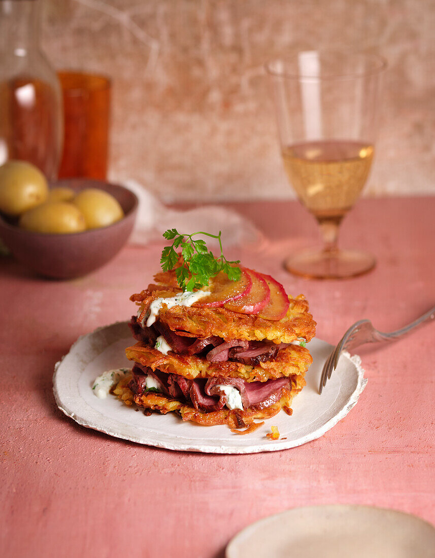 Rösti mit Roastbeef und karamellisiertem Apfel