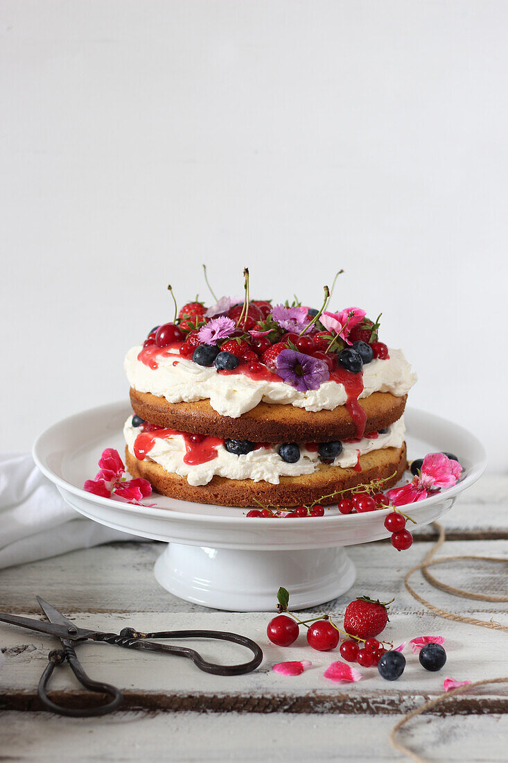 Midsummer-Cake with fresh berries