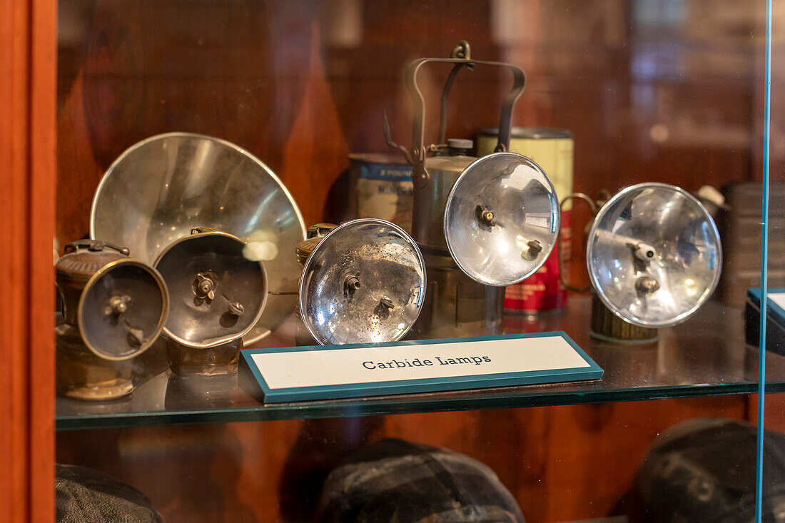 Miners' carbide lamps