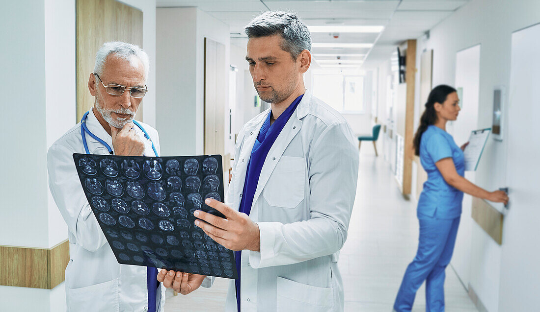 Doctors discussing MRI scan