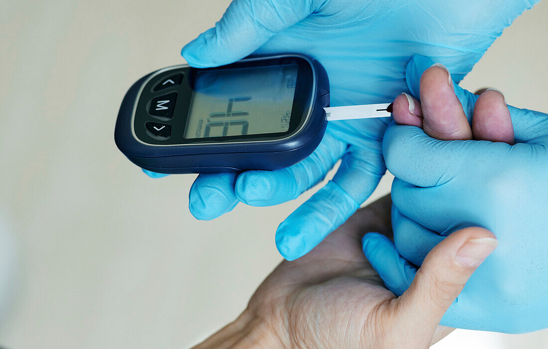 Measuring blood sugar level