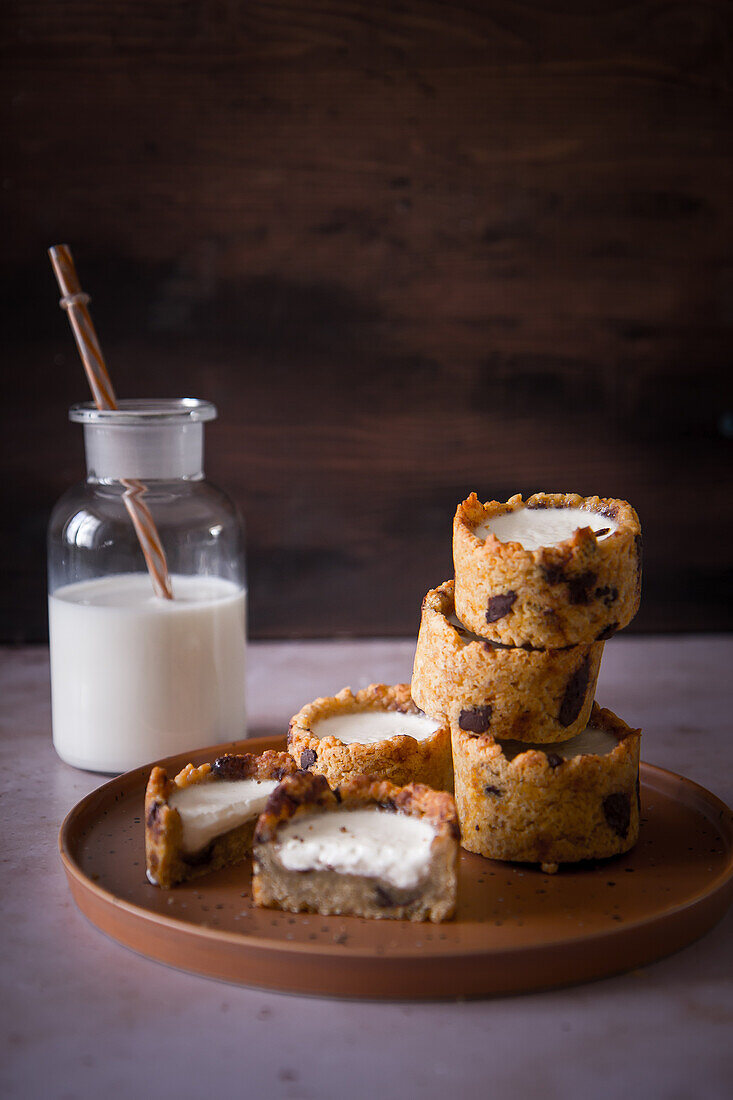 Chocolate chip cookie muffins with panna cotta