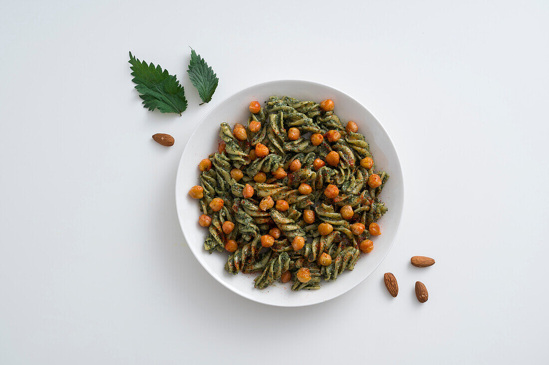 Lentil fusilli with roasted chickpeas