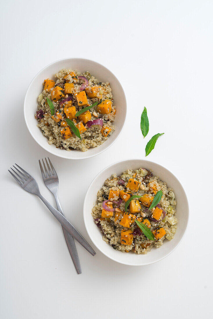 Quinoa with sweet potatoes and baked spring onions